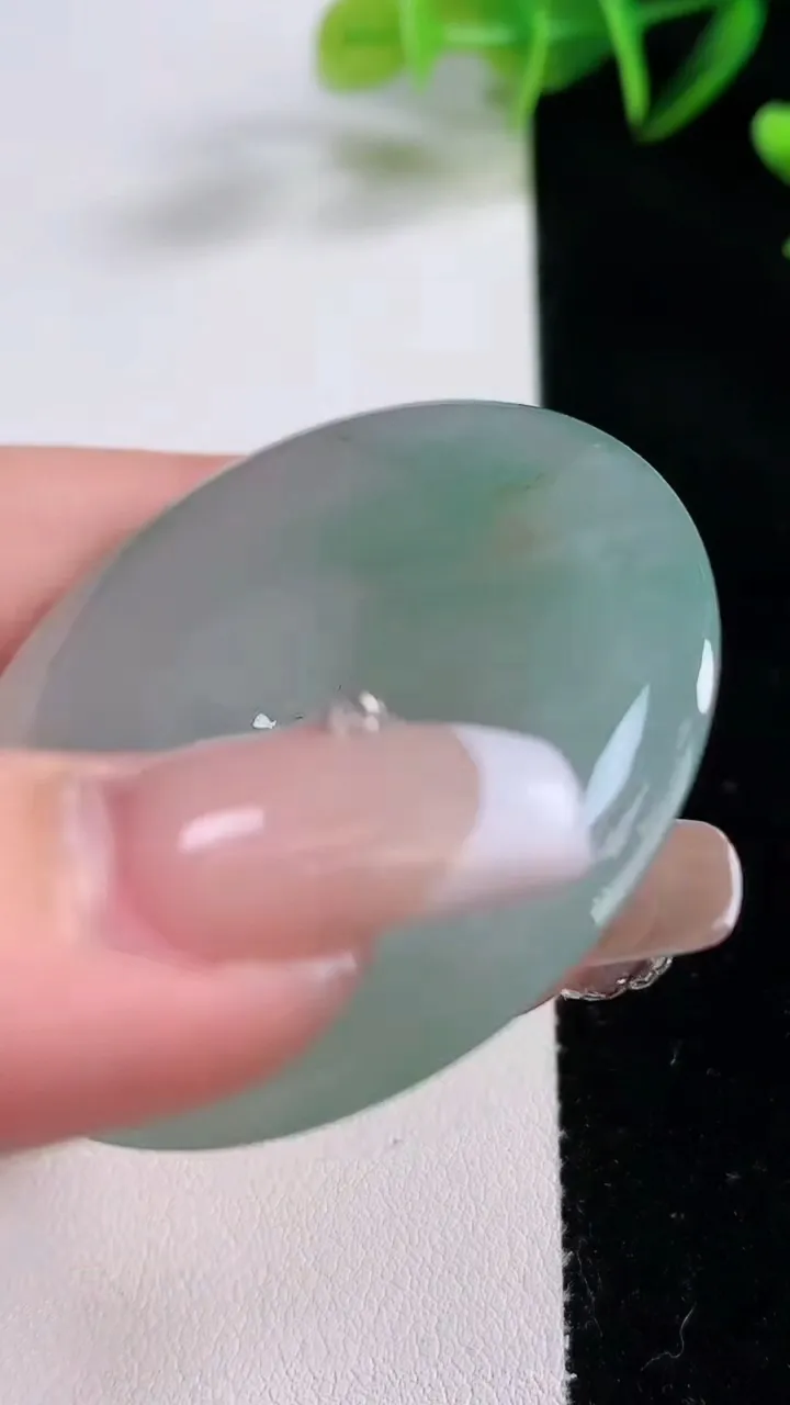 天然A货翡翠平安扣吊坠，尺寸47-6，重:30.30g
12月22日