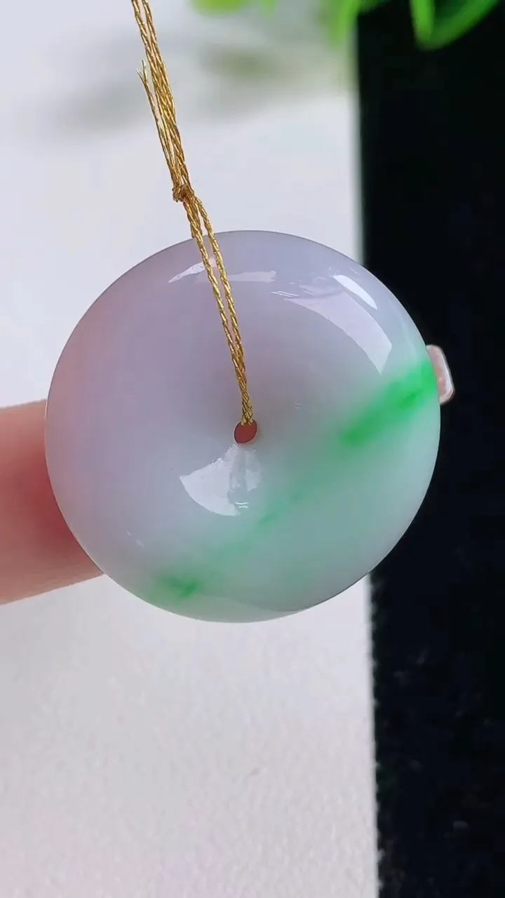 天然A货翡翠平安扣吊坠，尺寸27-7，重量:11.21g
12月22日