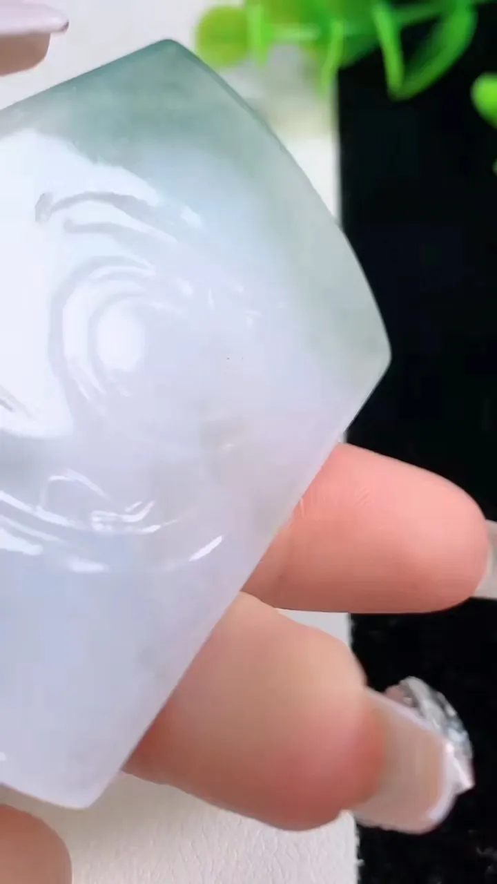 天然A货翡翠飘花阿弥陀佛吊坠，尺寸64.8-43.2-4.2，重量:31.80g
12月22日