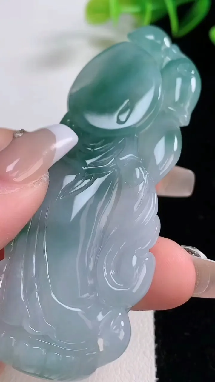 天然A货翡翠飘花大势至菩萨吊坠，尺寸77.2-26.6-9.1，重量:34.60g
12月22日