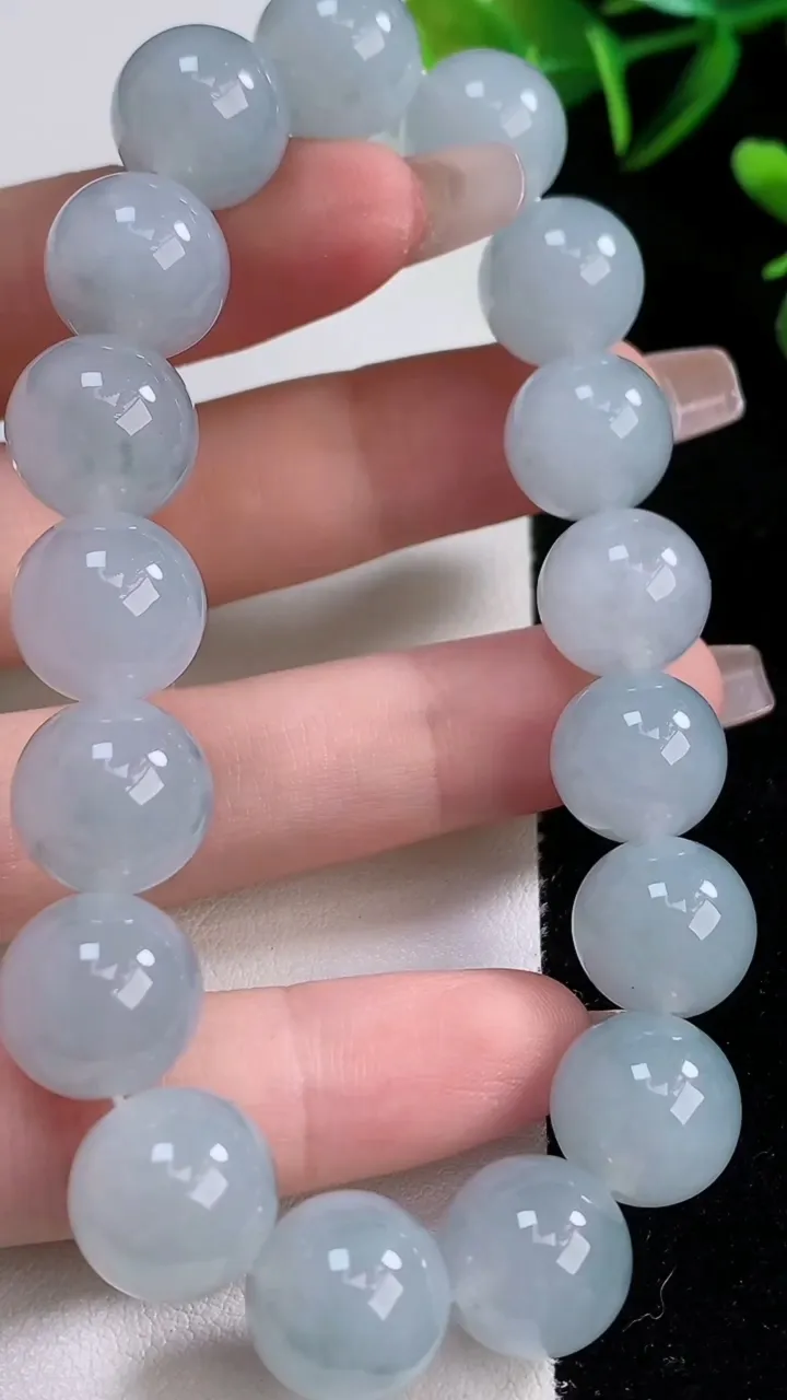 天然A货翡翠种飘花圆珠手串，尺寸12.3，重:55.14g12月22日
工厂直销收藏佳品,种好水足，色泽均匀，有种有色，上手高大气！