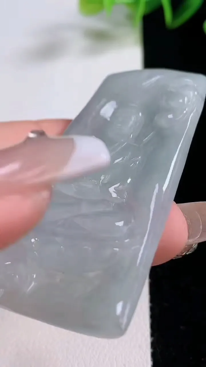 天然A货翡翠大日如来吊坠，尺寸59.7-33.7-5，重量:21.16g
12月22日