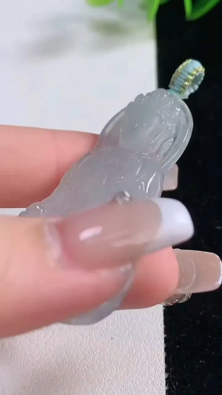 天然A货翡翠度母观音吊坠，尺寸51.6-26.8-5.5，重量:13.72g
12月22日