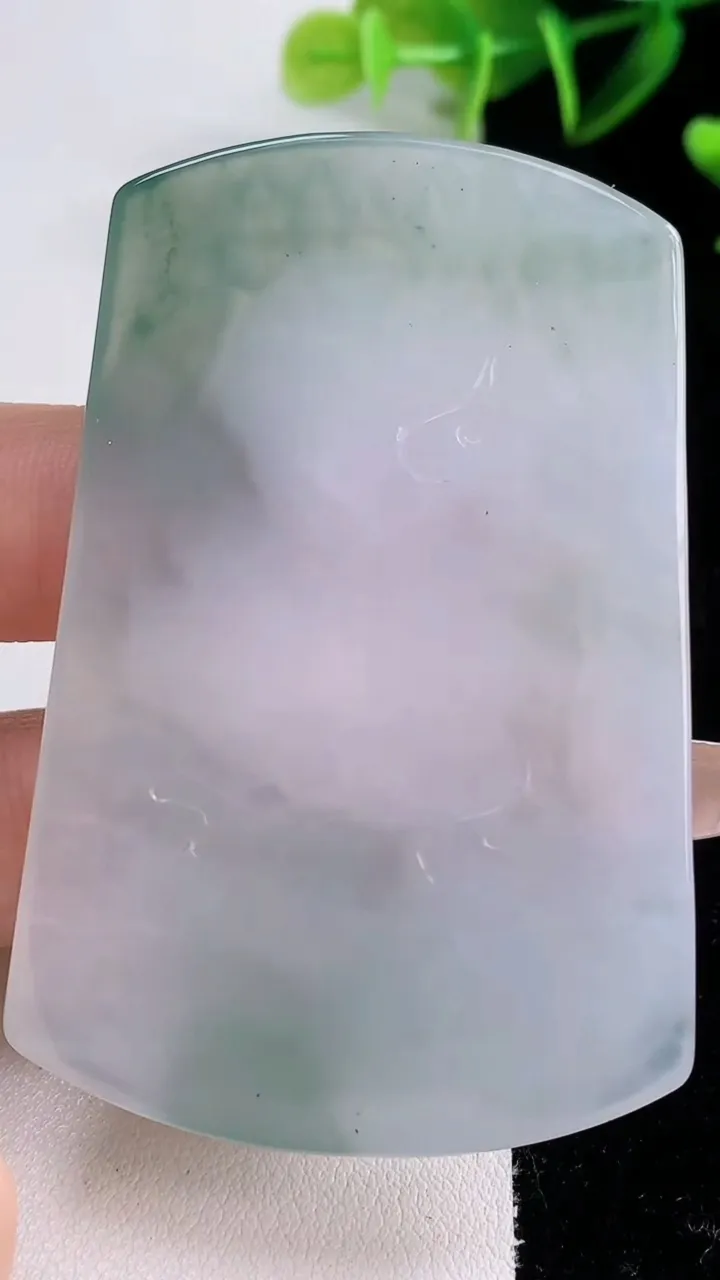 天然A货翡翠飘花阿弥陀佛吊坠，尺寸64.8-43.2-4.2，重量:31.80g
12月22日