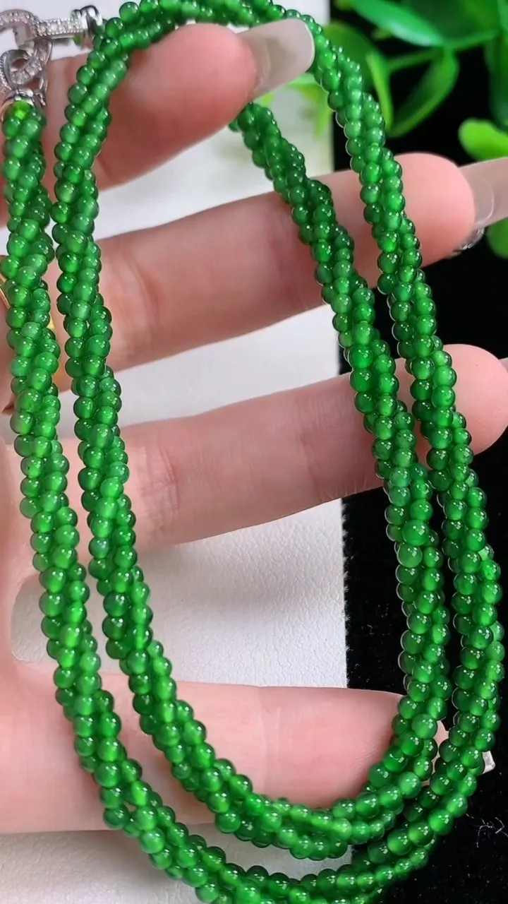 天然A货翡翠小米珠三排项链，尺寸2.3，重量:16.00g12月22日
工厂直销收藏佳品,种好水足，