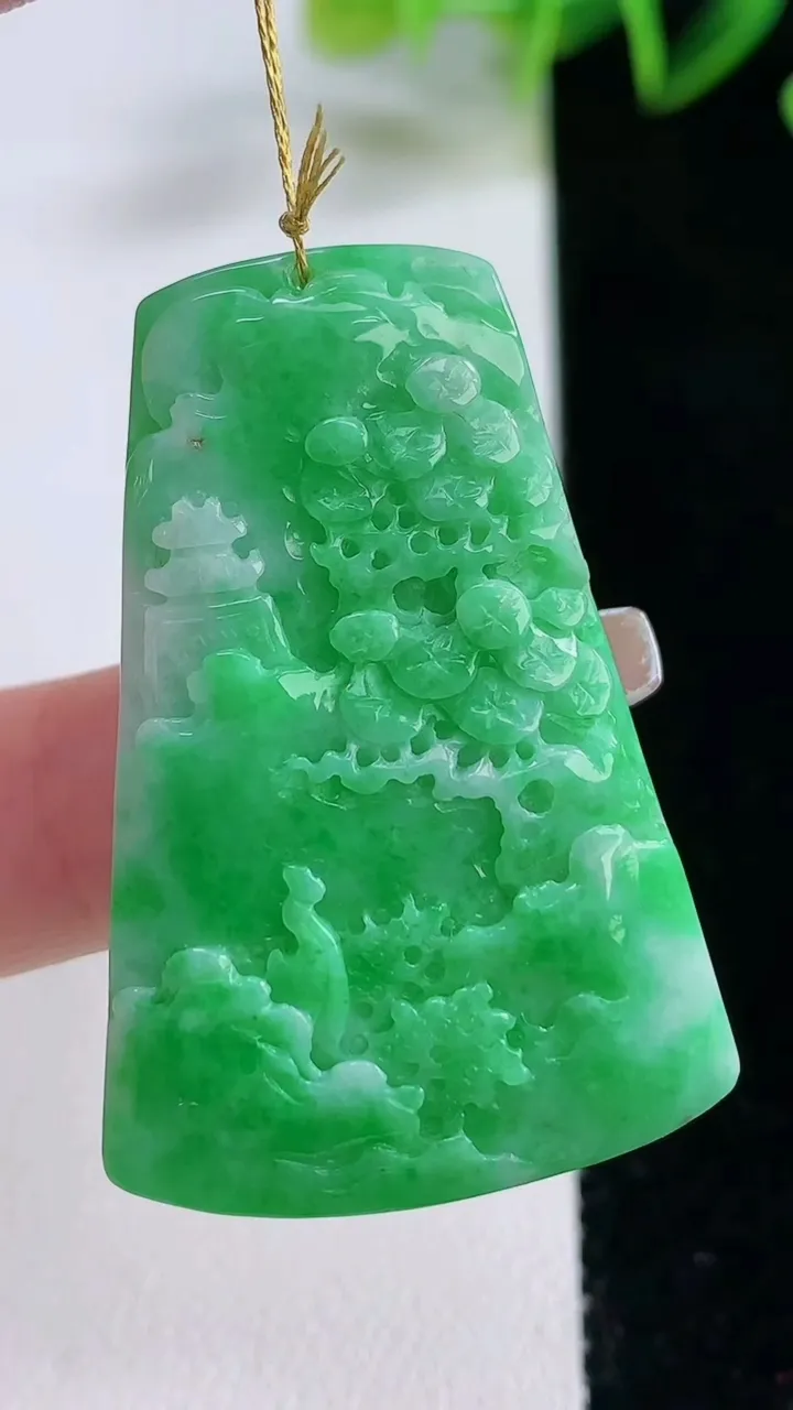 天然A货翡翠山水牌吊坠，尺寸42-28.2-5.8，重量:14.90g
12月22日