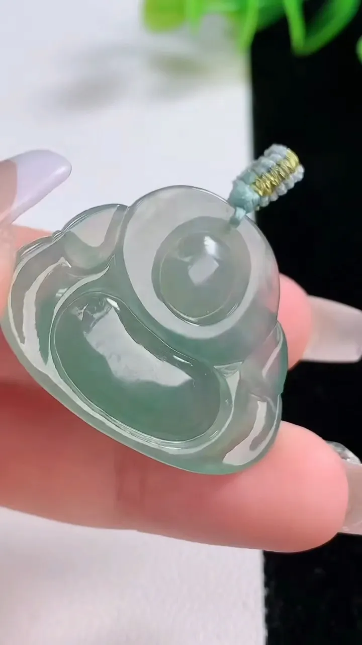 天然A货翡翠佛公吊坠，尺寸27-33-5.7，重量:10.00g
12月22日