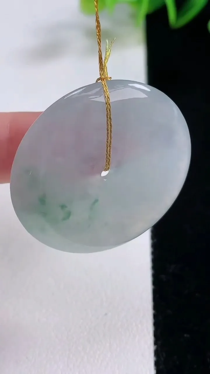 天然A货翡翠冰种飘花平安扣吊坠，尺寸13.8-5，重量:14.97g
12月22日