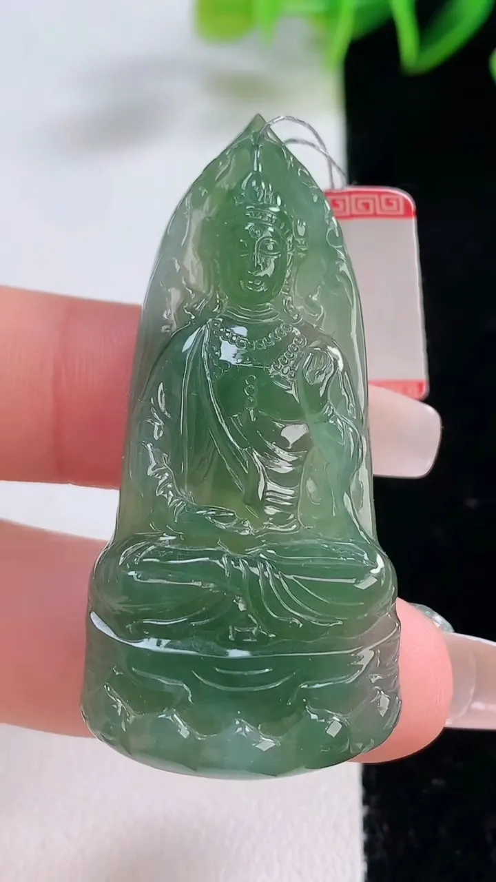 天然A货翡翠观音菩萨吊坠，尺寸51-23.6-5.9，重量:14.78g
12月22日
