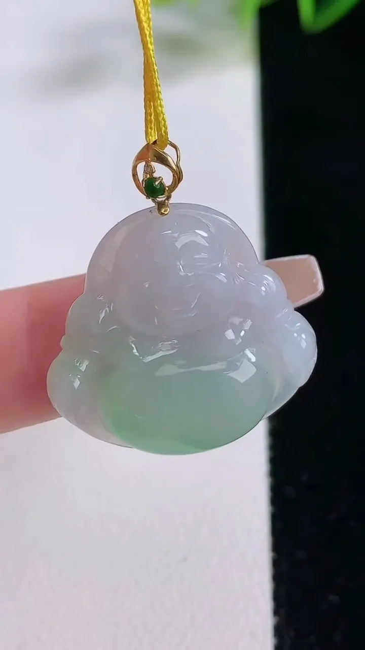 天然A货翡翠佛公吊坠，尺寸24.4-25.7-5.6，重量:5.14g
12月22日