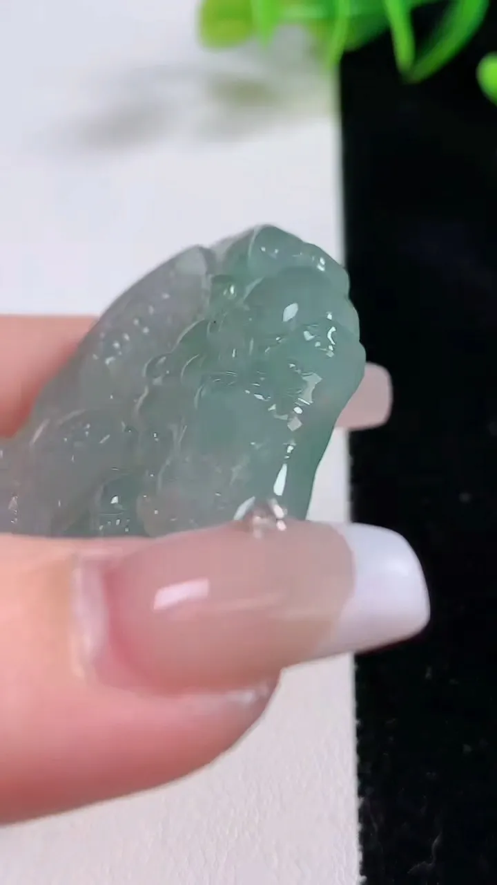 天然A货翡翠文殊菩萨吊坠，尺寸49-45-7，重:30.10g
12月22日