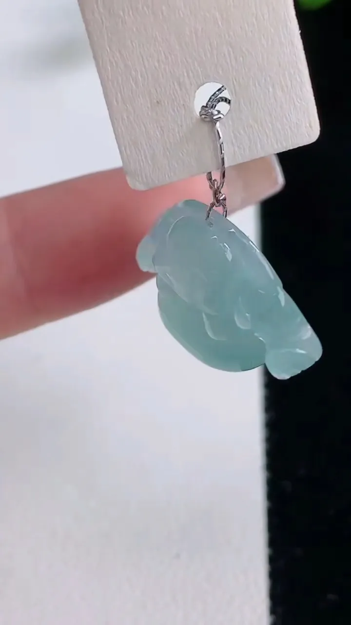 天然A货翡翠佛公吊坠，尺寸15.9-21-7，重量:3.71g
12月22日