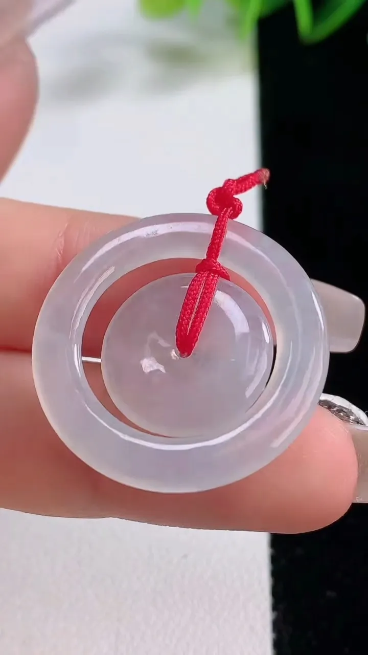 天然A货翡翠母子平安扣吊坠，尺寸27.2-3，重量:5.19g
12月22日