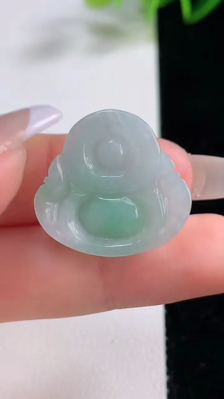天然A货翡翠佛公吊坠，尺寸22.5-24-4.7，重量:3.73g
12月22日