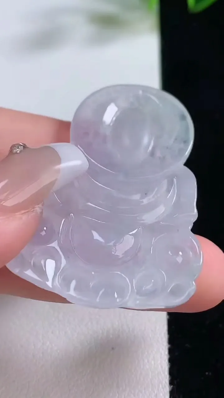 天然A货翡翠观音菩萨吊坠，尺寸46-32.2-5.8，重量:14.03g
12月22日