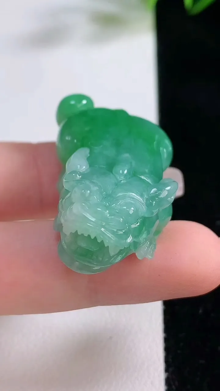 天然A货翡翠貔貅吊坠，尺寸40-21-12，重:20.82g
12月22日