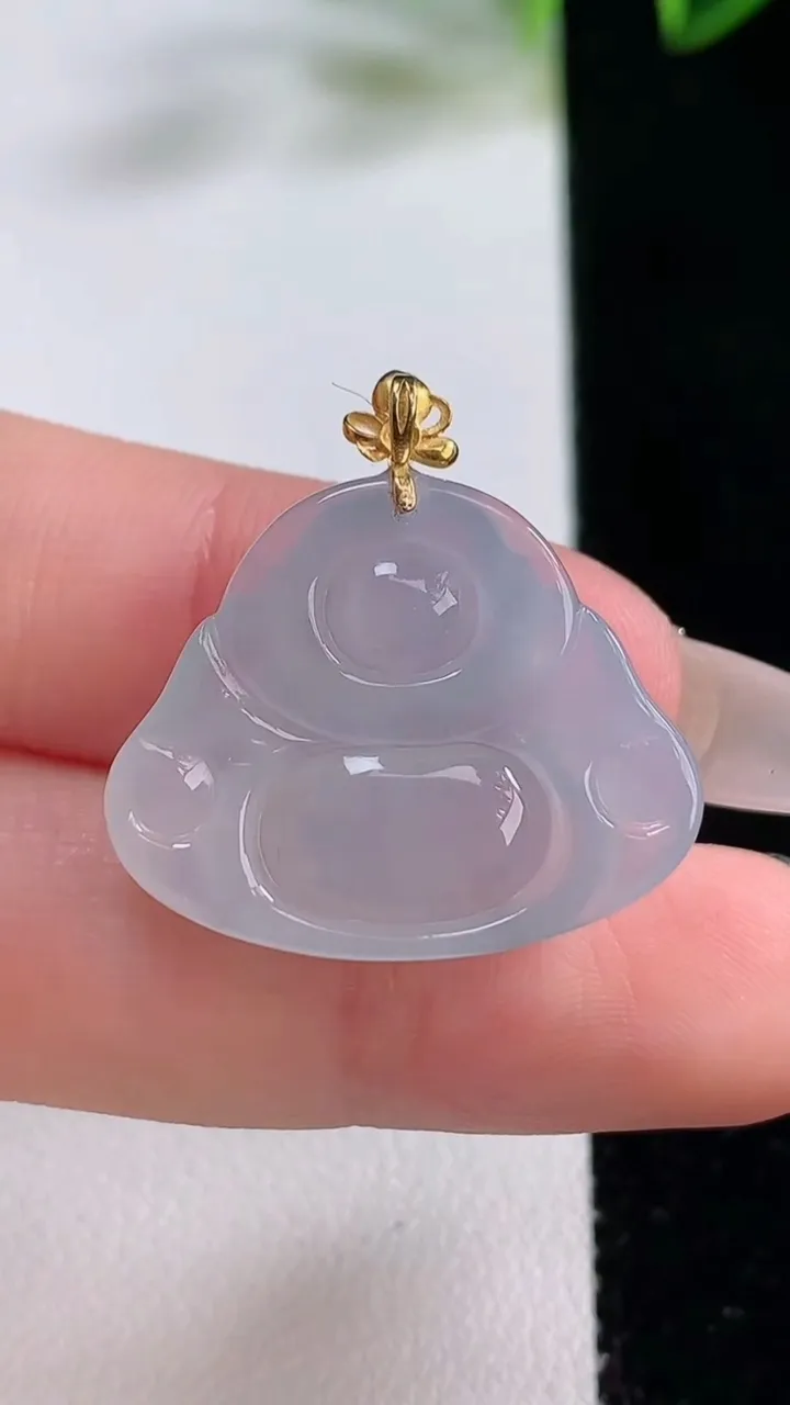 天然A货翡翠种白冰佛公吊坠，尺寸21.2-25.6-5.4，重量:5.00g
12月22日
