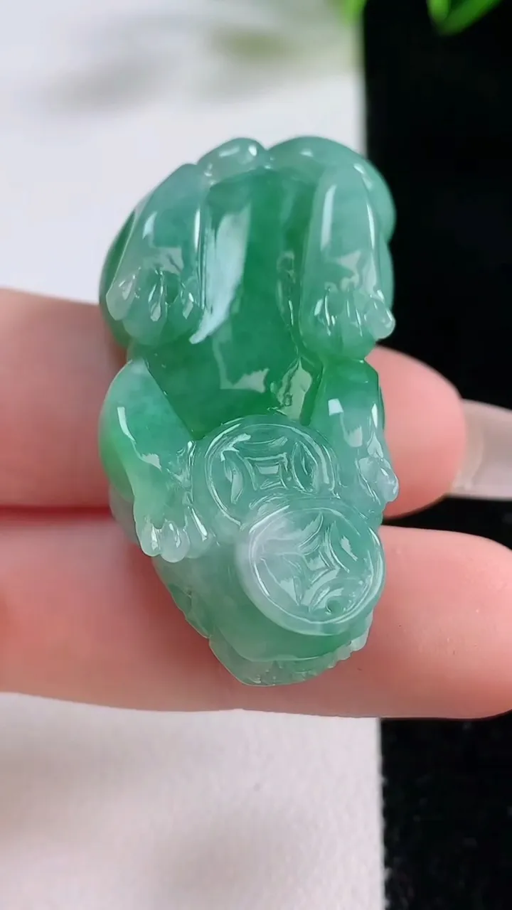 天然A货翡翠貔貅吊坠，尺寸40-21-12，重:20.82g
12月22日