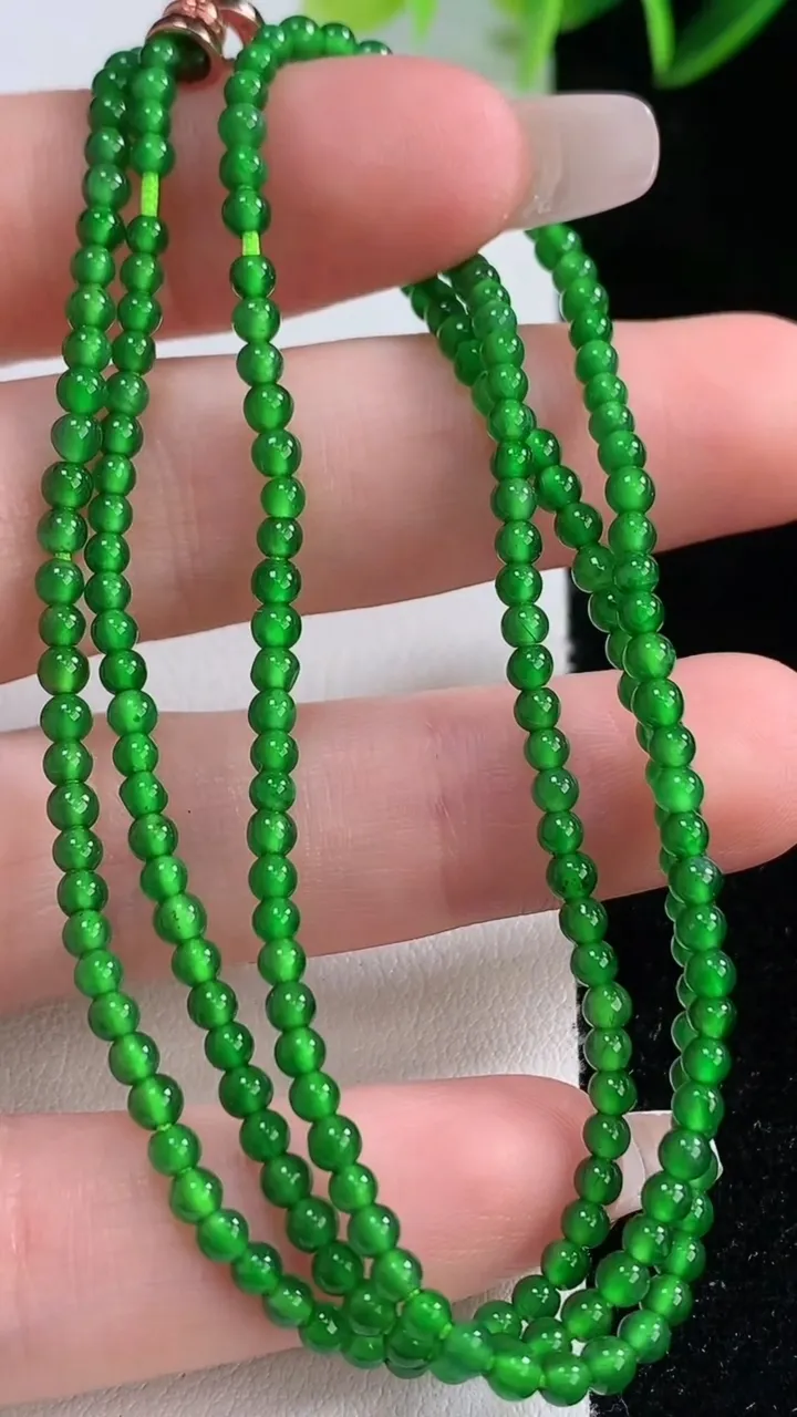 天然A货翡翠小米珠项链，尺寸2.6，重量:7.98g12月22日
工厂直销收藏佳品,种好水足，色泽均