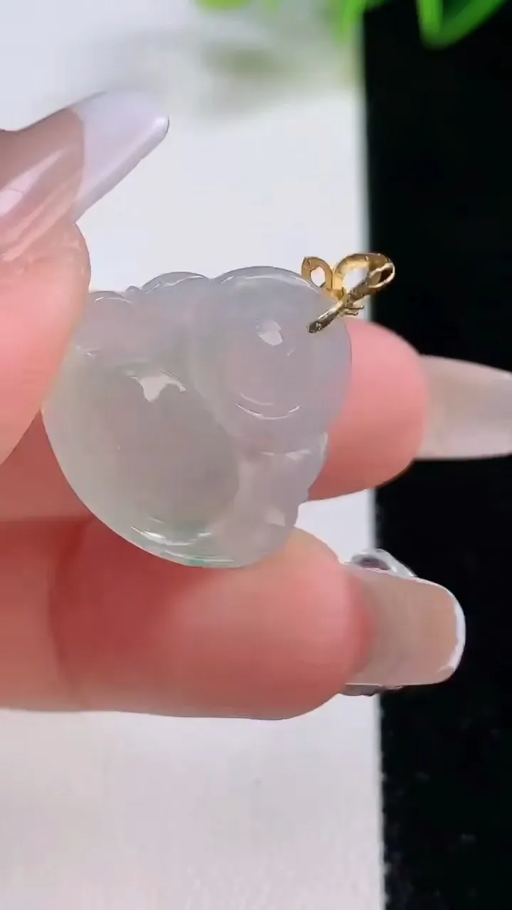 天然A货翡翠佛公吊坠，尺寸19.8-21.8-6，重量:4.03g
12月22日