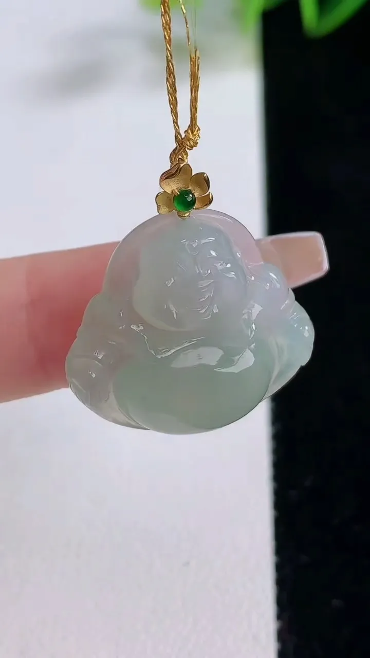 天然A货翡翠佛公吊坠，尺寸22.3-23.2-6，重量:4.71g
12月22日