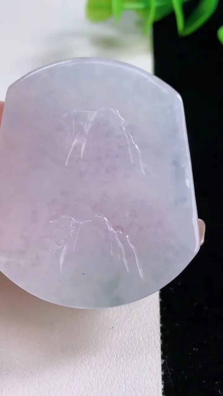 天然A货翡翠山水牌吊坠，尺寸52-44.6-4.9，重量:28.74g
12月22日