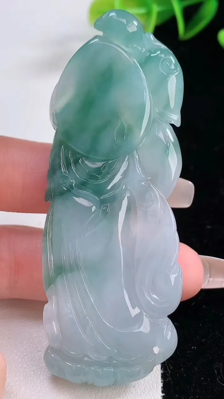 天然A货翡翠飘花大势至菩萨吊坠，尺寸77.2-26.6-9.1，重量:34.60g
12月22日