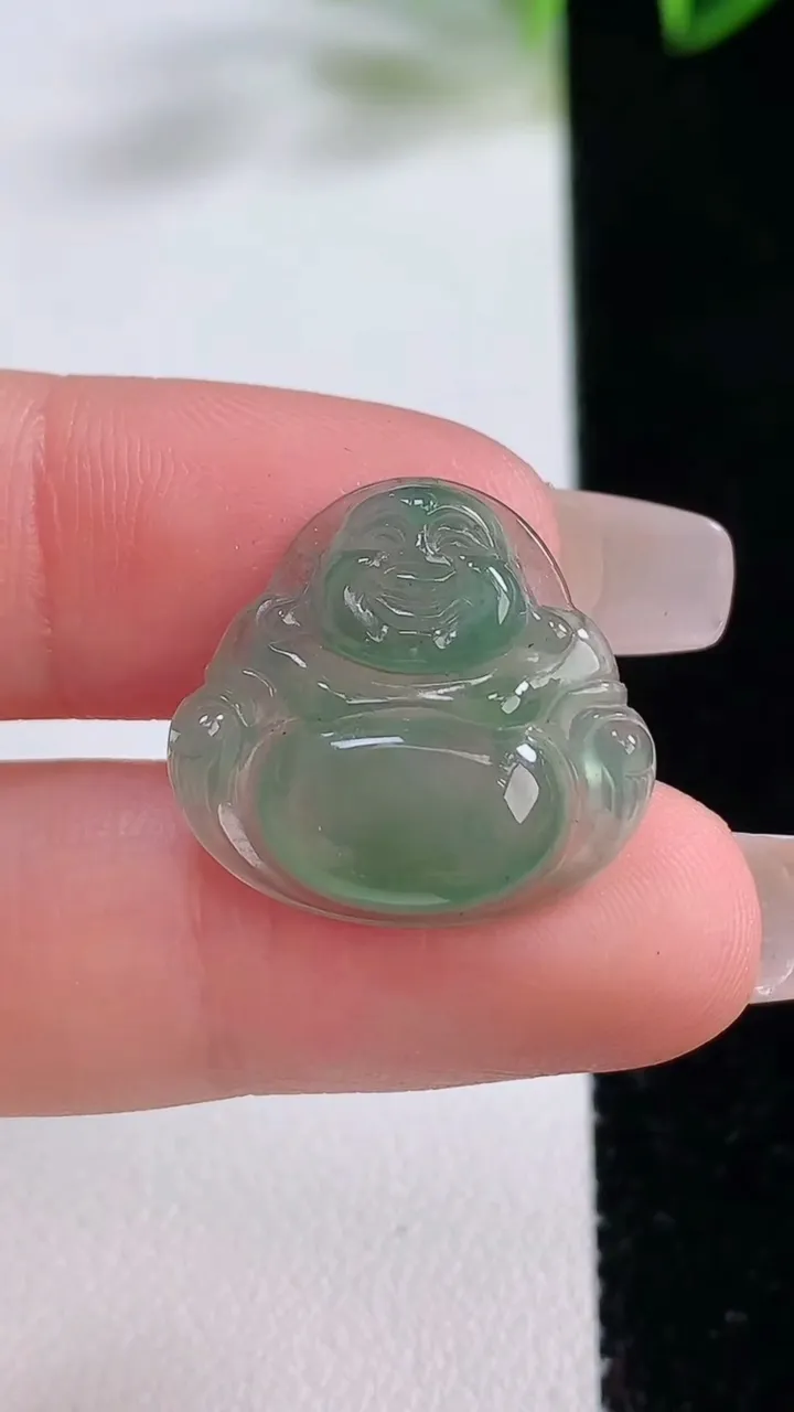 天然A货翡翠佛公吊坠，尺寸19-20.7-3.7，重量:2.38g
12月22日