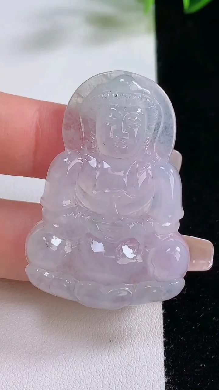 天然A货翡翠观音菩萨吊坠，尺寸46-32.2-5.8，重量:14.03g
12月22日