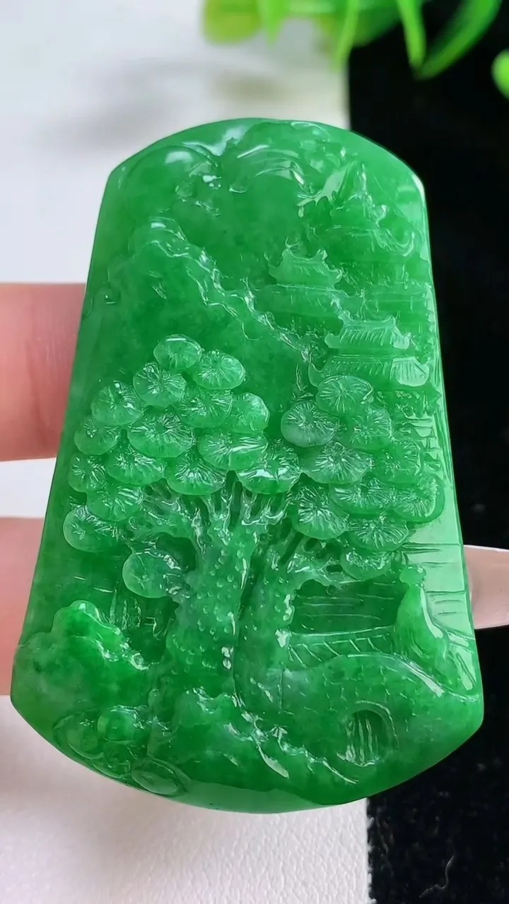 天然A货翡翠山水牌吊坠，尺寸57-38-6，重:24.84g
12月22日