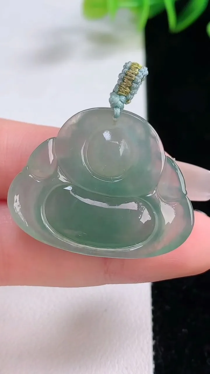 天然A货翡翠佛公吊坠，尺寸27-33-5.7，重量:10.00g
12月22日