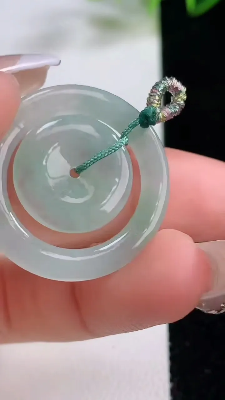 天然A货翡翠母子平安扣，尺寸28-2.6，重量:4.17g
12月22日