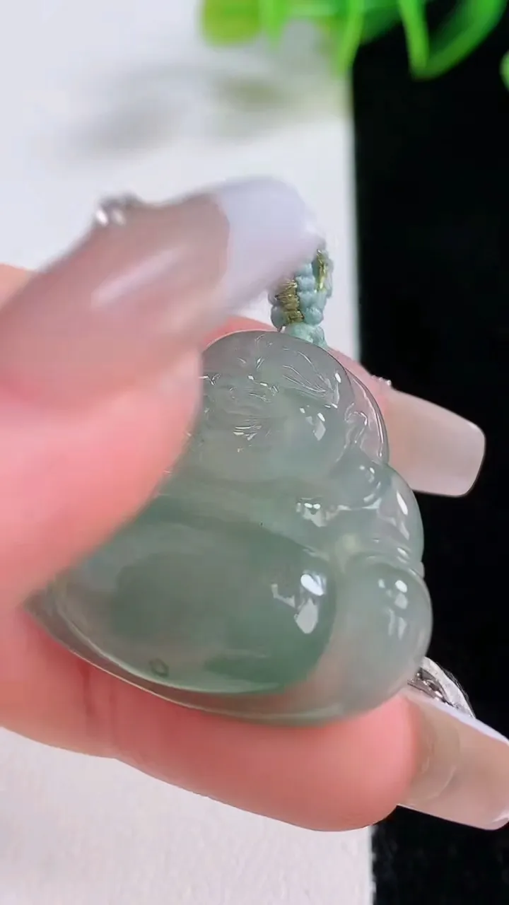 天然A货翡翠佛公吊坠，尺寸27-33-5.7，重量:10.00g
12月22日