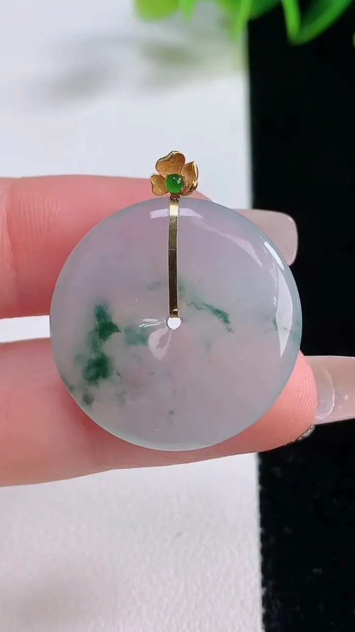 天然A货翡翠种飘花平安扣吊坠，尺寸26-4.4，重量:6.35g
12月22日