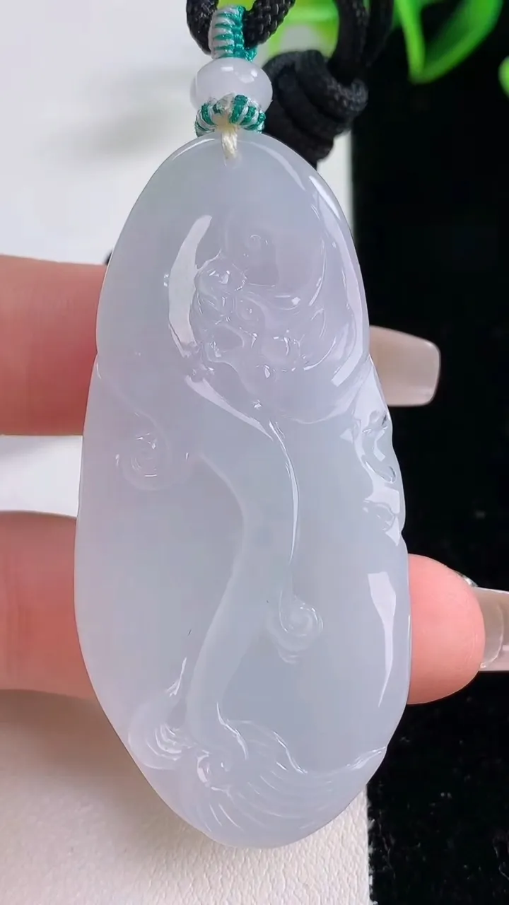 天然A货翡翠财神爷吊坠，尺寸57.7-26.8-10.4，重量:35.21g
12月22日