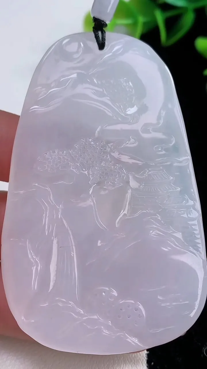 天然A货翡翠普贤菩萨吊坠，尺寸70.4-43.6-8.4，重量:48.70g
12月22日