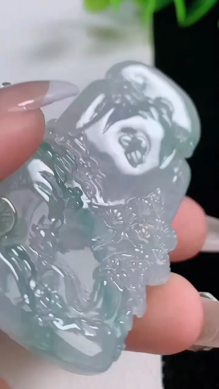 天然A货翡翠山水牌吊坠，尺寸59.7-32.3-7.3，重量:30.50g
12月22日