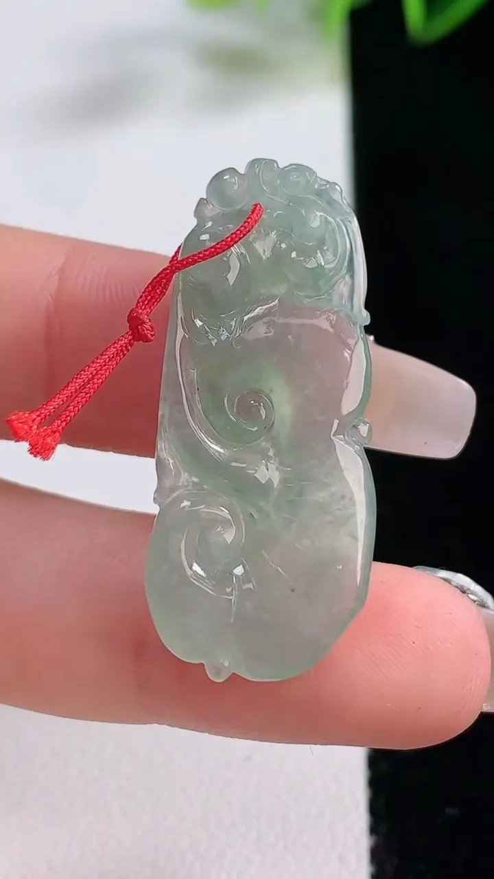 天然A货翡翠如意吊坠，尺寸35.7-14-3.6，重量:4.20g
12月22日