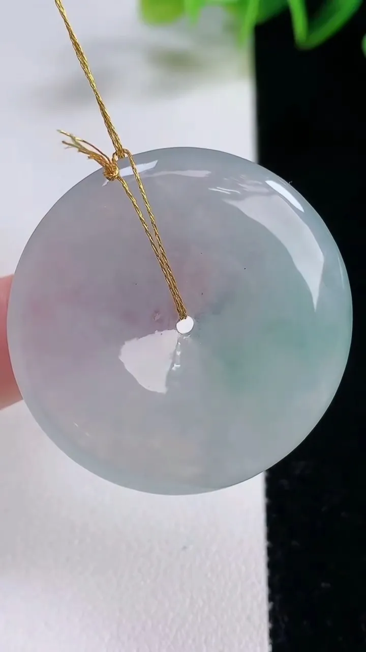 天然A货翡翠冰种飘花平安扣吊坠，尺寸13.8-5，重量:14.97g
12月22日