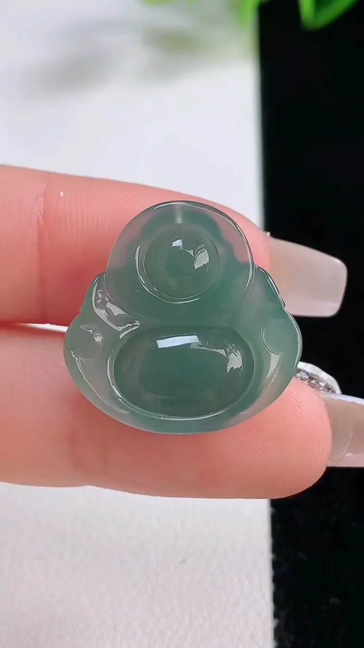 天然A货翡翠佛公吊坠，尺寸21.2-21.6-5.8，重量:3.86g
12月22日
