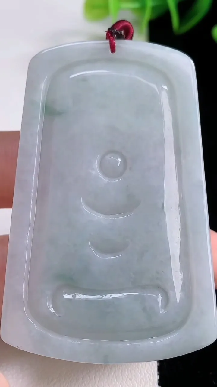 天然A货翡翠阿弥陀佛吊坠，尺寸61.4-40-7，重量:39.32g
12月22日