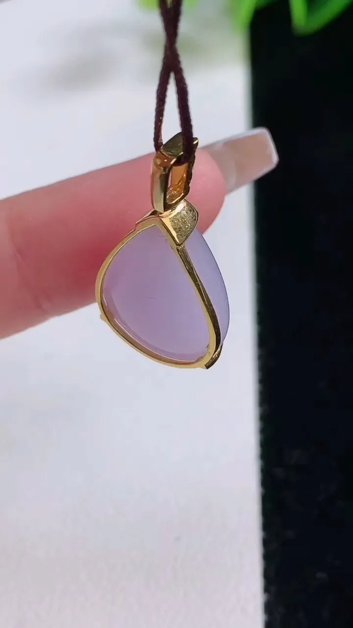 天然A货翡翠18K金紫罗兰水滴吊坠，尺寸18.6-13.6-7.8，重量:3.83g
12月22日