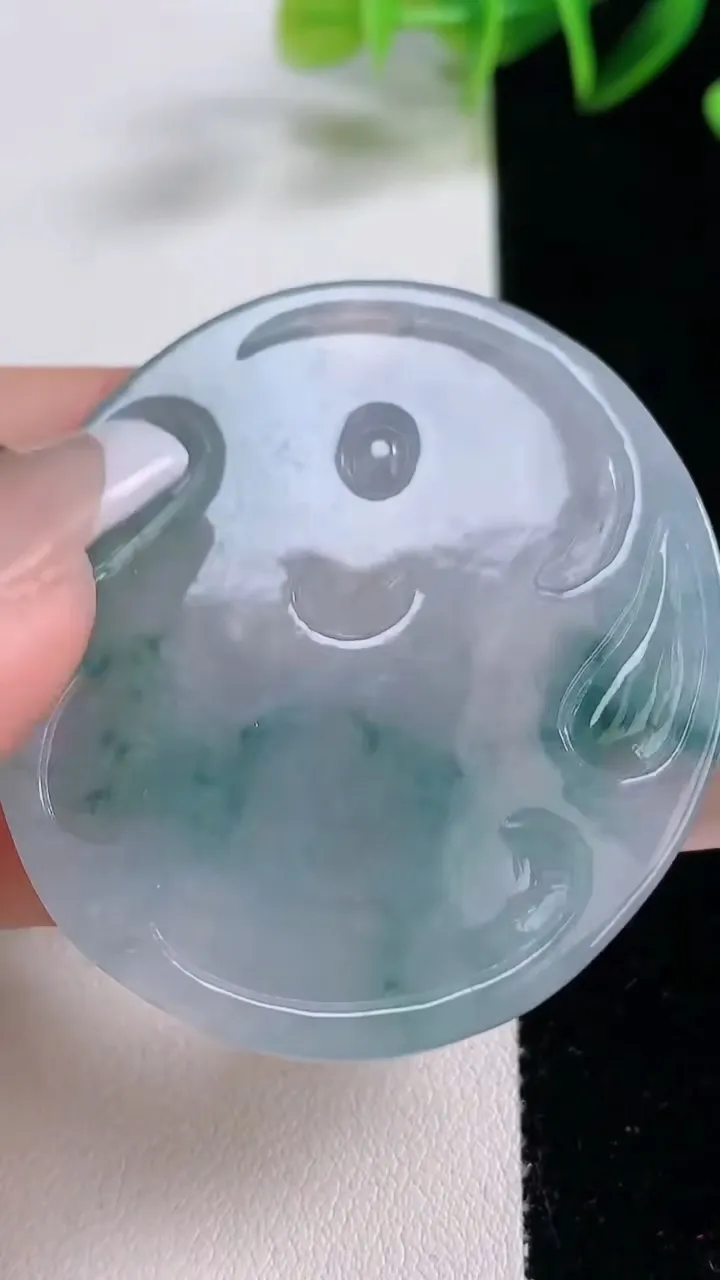 天然A货翡翠飘花不动明王吊坠，尺寸50-44.4-5.2，重量:23.13g
12月22日