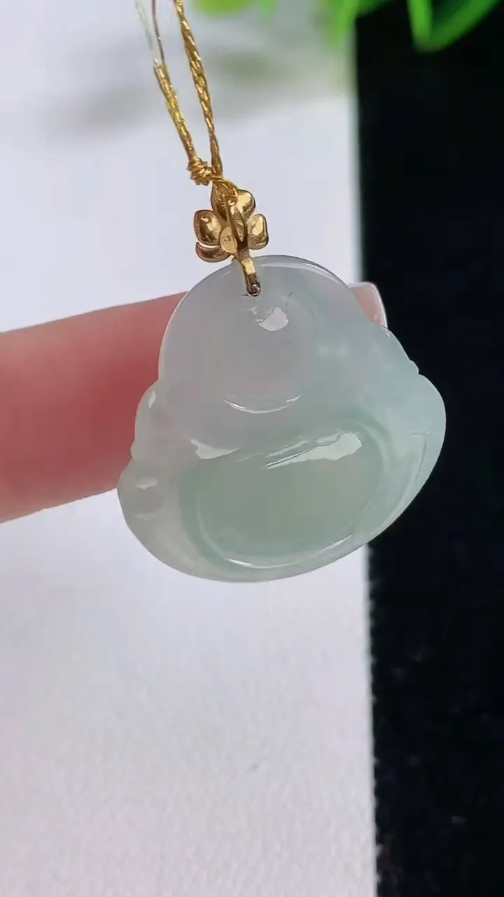 天然A货翡翠佛公吊坠，尺寸22.3-23.2-6，重量:4.71g
12月22日