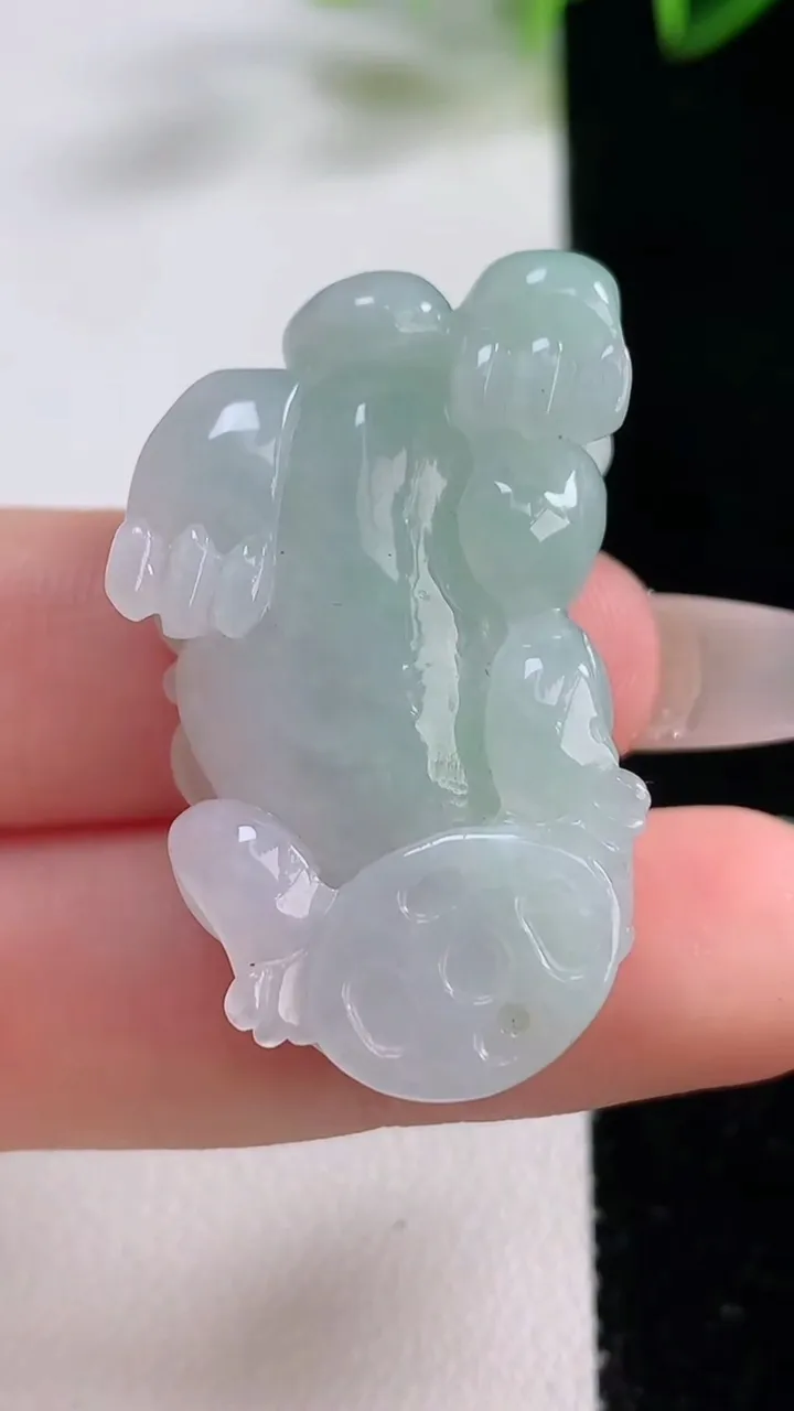 天然A货翡翠貔貅吊坠，尺寸36-20.4-12，重量:16.87g
12月22日