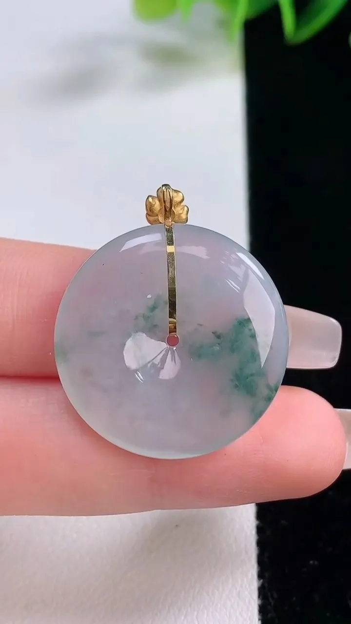 天然A货翡翠种飘花平安扣吊坠，尺寸26-4.4，重量:6.35g
12月22日