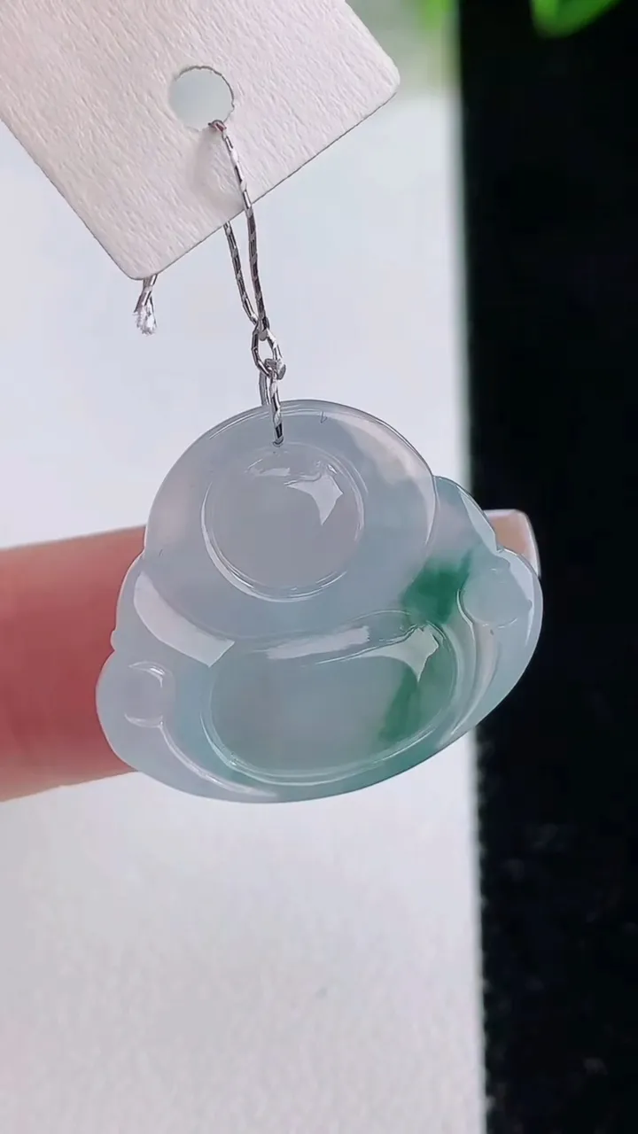 天然A货翡翠冰种飘花佛公吊坠，尺寸19.4-22.5-6.3，重量:4.30g
12月22日