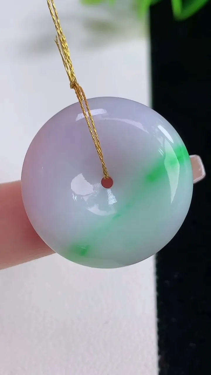 天然A货翡翠平安扣吊坠，尺寸27-7，重量:11.21g
12月22日