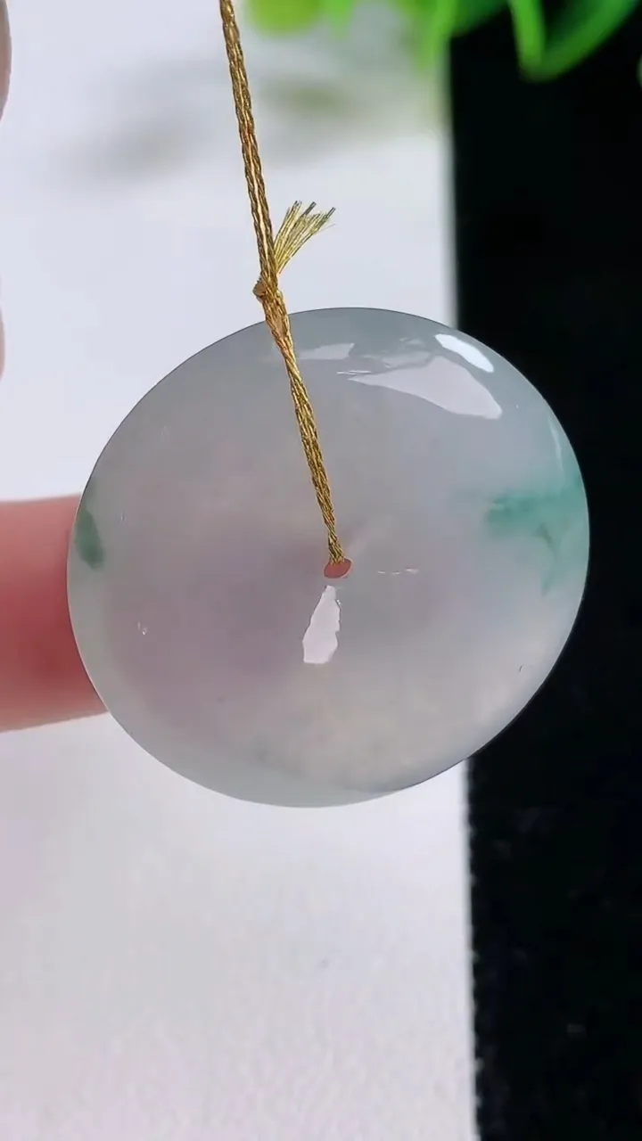 天然A货翡翠冰种飘花平安扣吊坠，尺寸29-5.8，重量:10.99g
12月22日