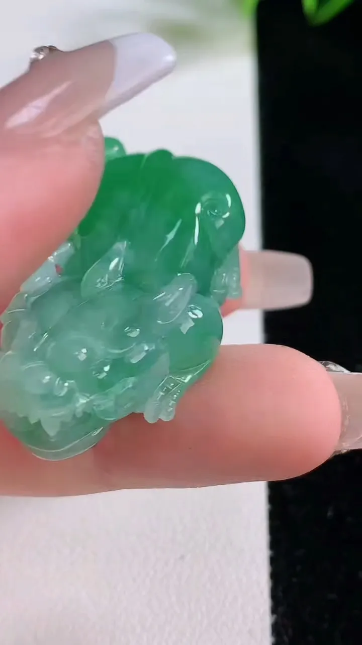 天然A货翡翠貔貅吊坠，尺寸40-21-12，重:20.82g
12月22日